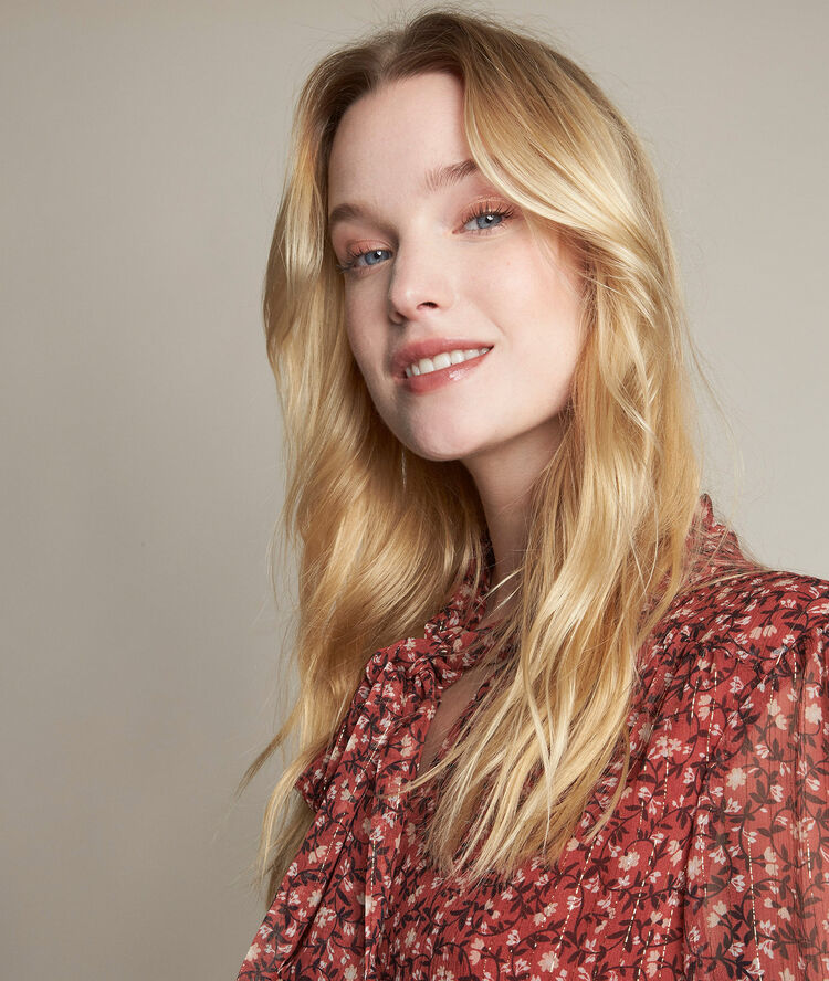 Robe imprimée col lavallière en soie cécile rose pale.