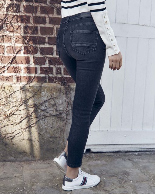 L'iconique slim stylised black sultan noir.