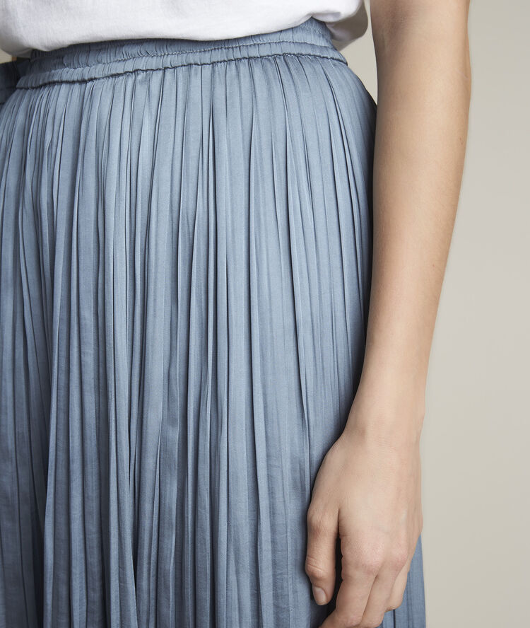 Jupe pliss&eacute;e satin lav&eacute; betty ciel.