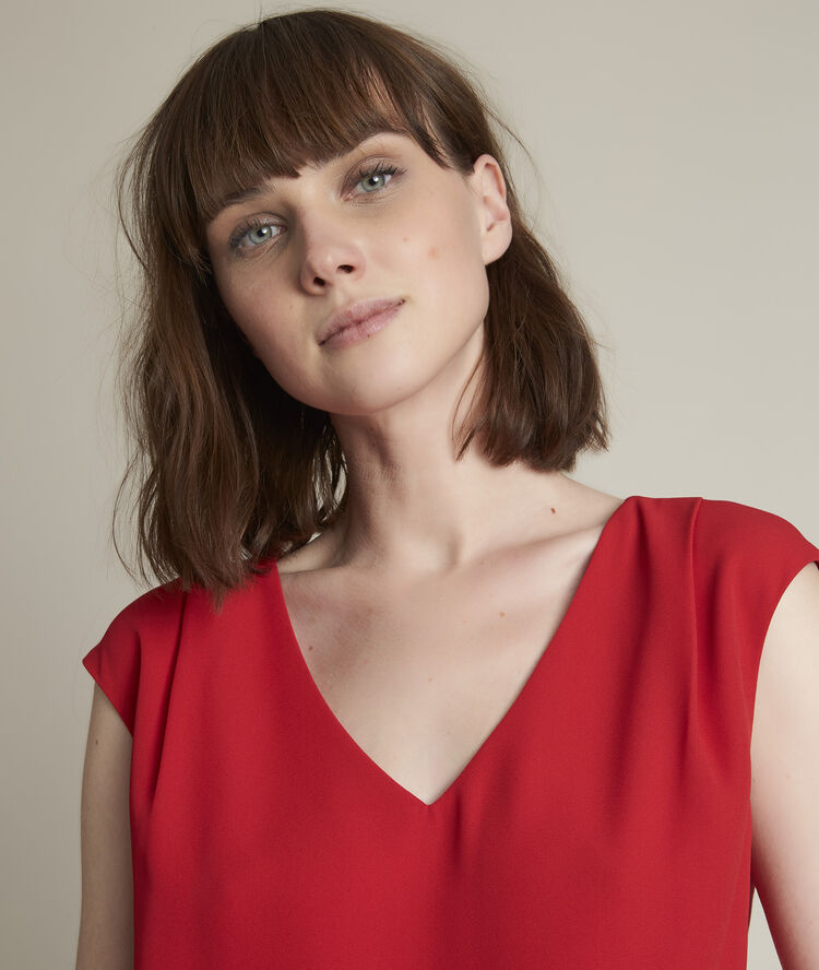 Rode top uit twee materialen neptune rood.