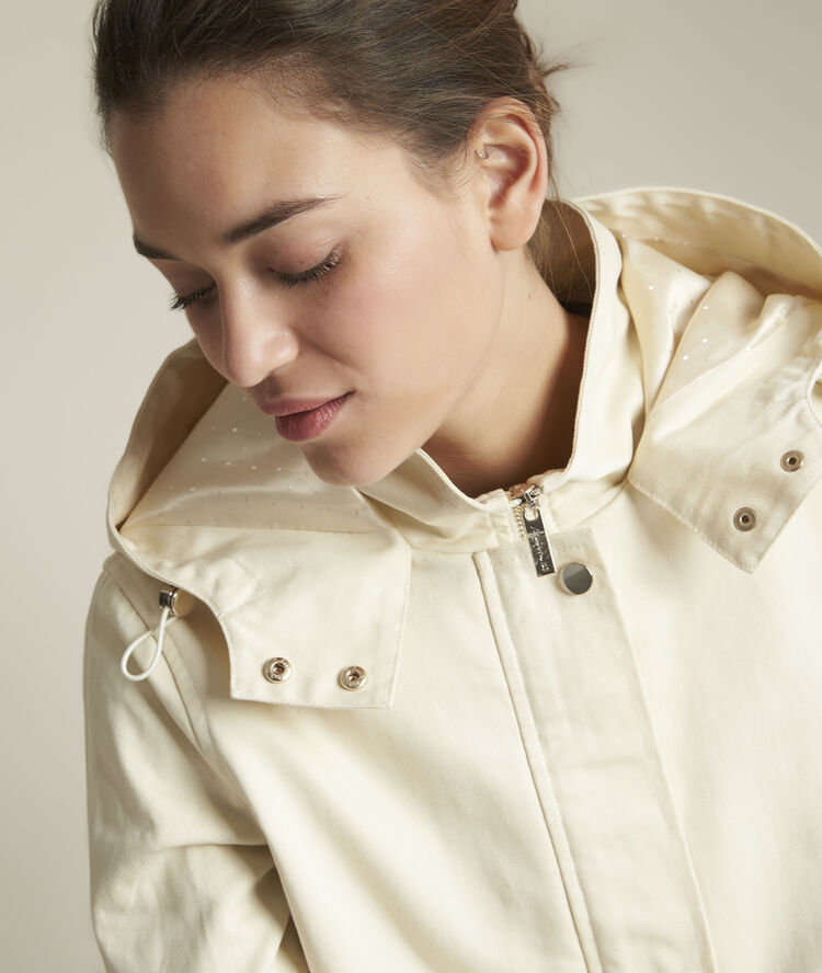 Trench &agrave; capuche d&eacute;perlant fanelly ficelle.