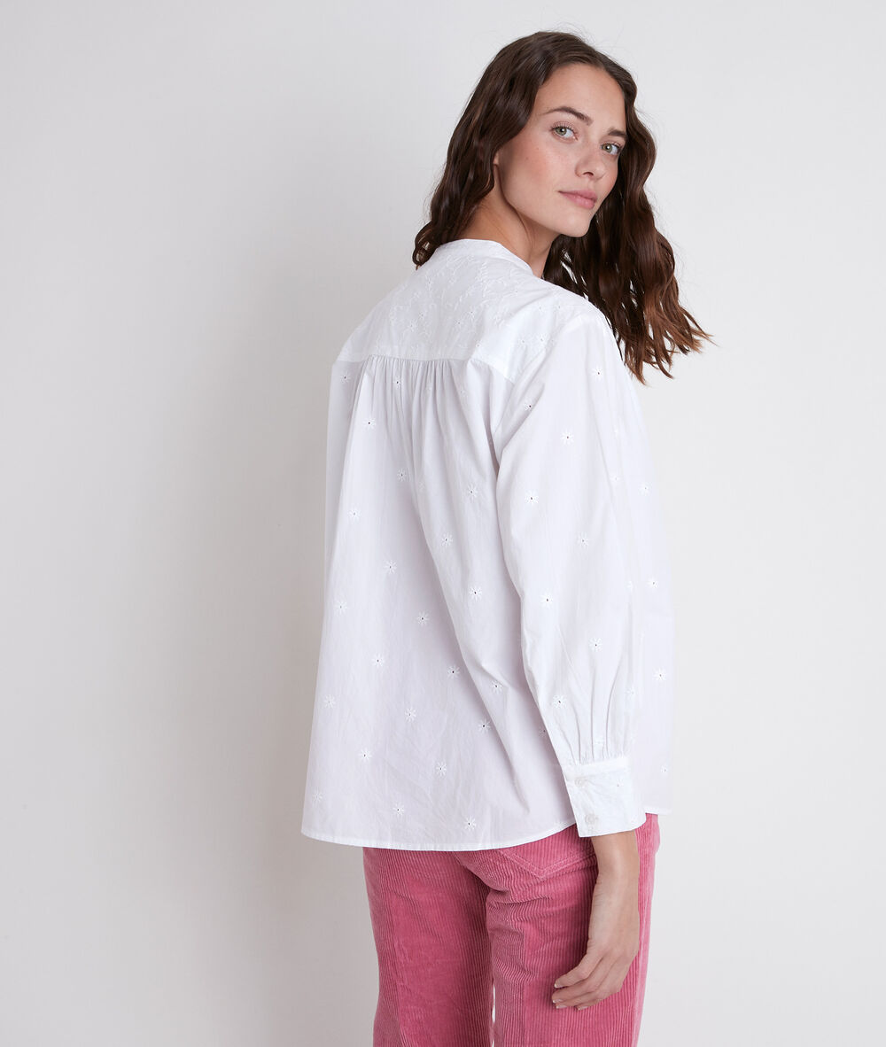 Blouse brodée torielle ecru.