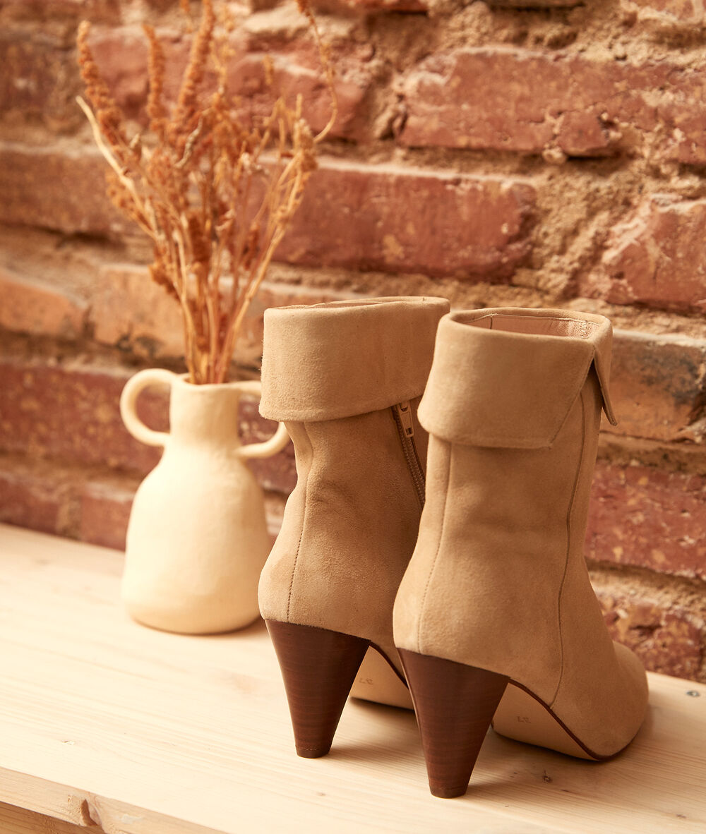 Cr&egrave;mekleurige laarsjes met hakken valencia  naturel.