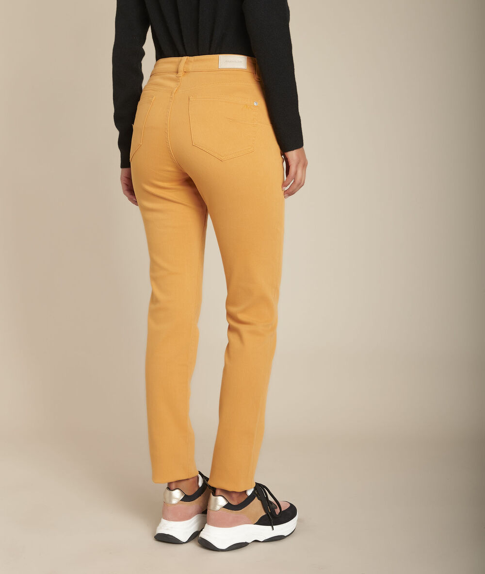 L'iconique : jean slim safran suzy soleil.