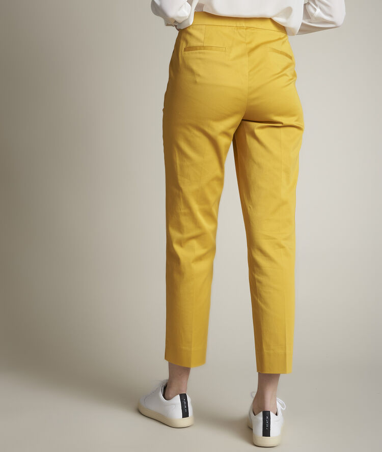 Pantalon cigarette jaune rubis miel.