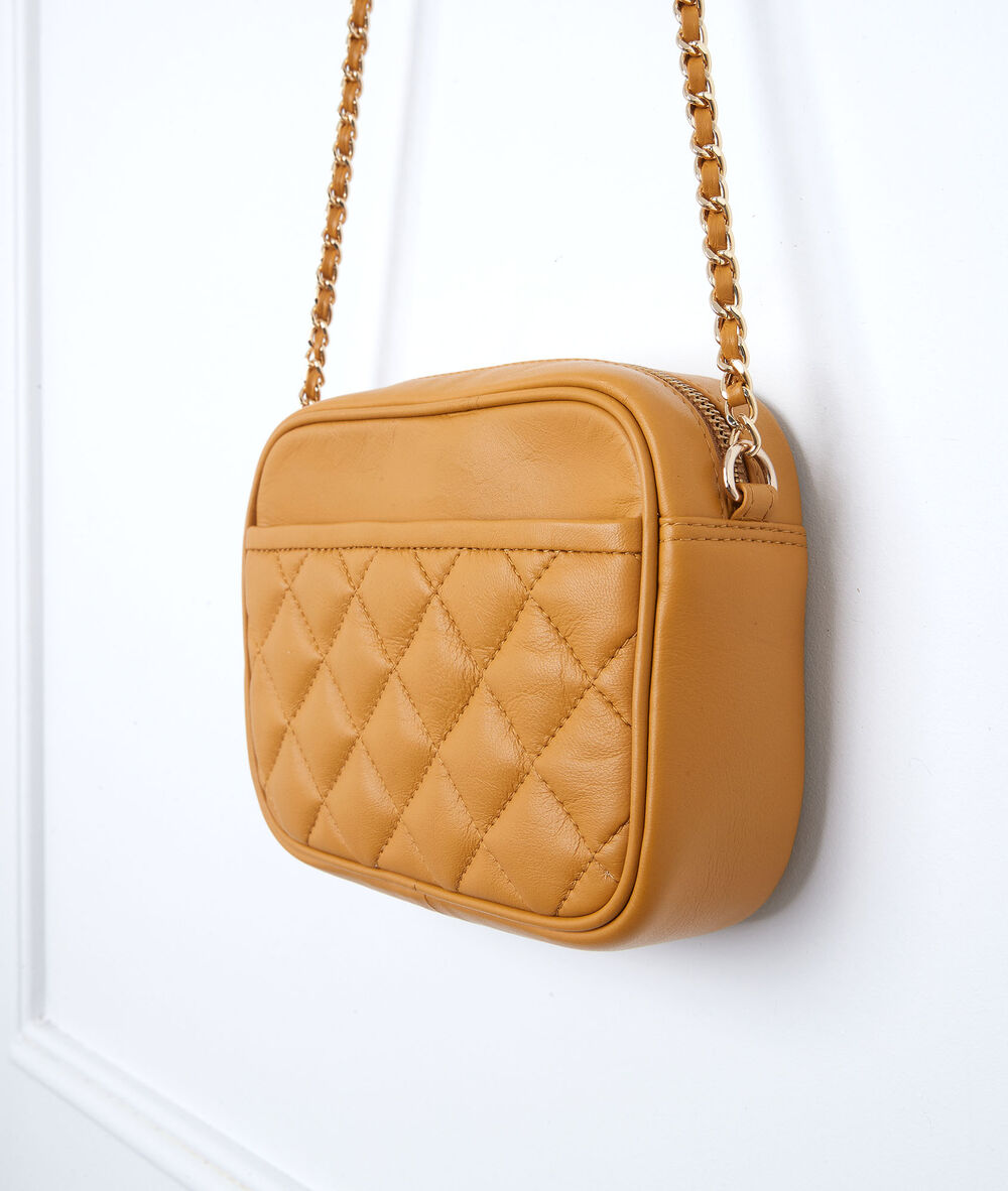 Pochette en cuir matelassée vanille dan vanille.