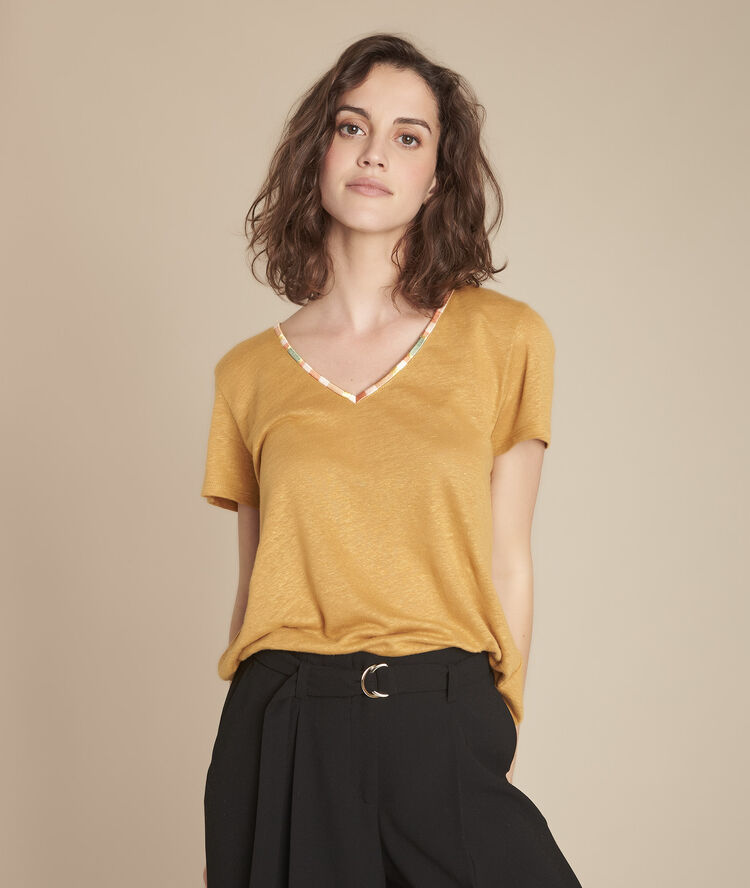 Geen t-shirt met geborduurde halsuitsnijding van linnen capri ocre.