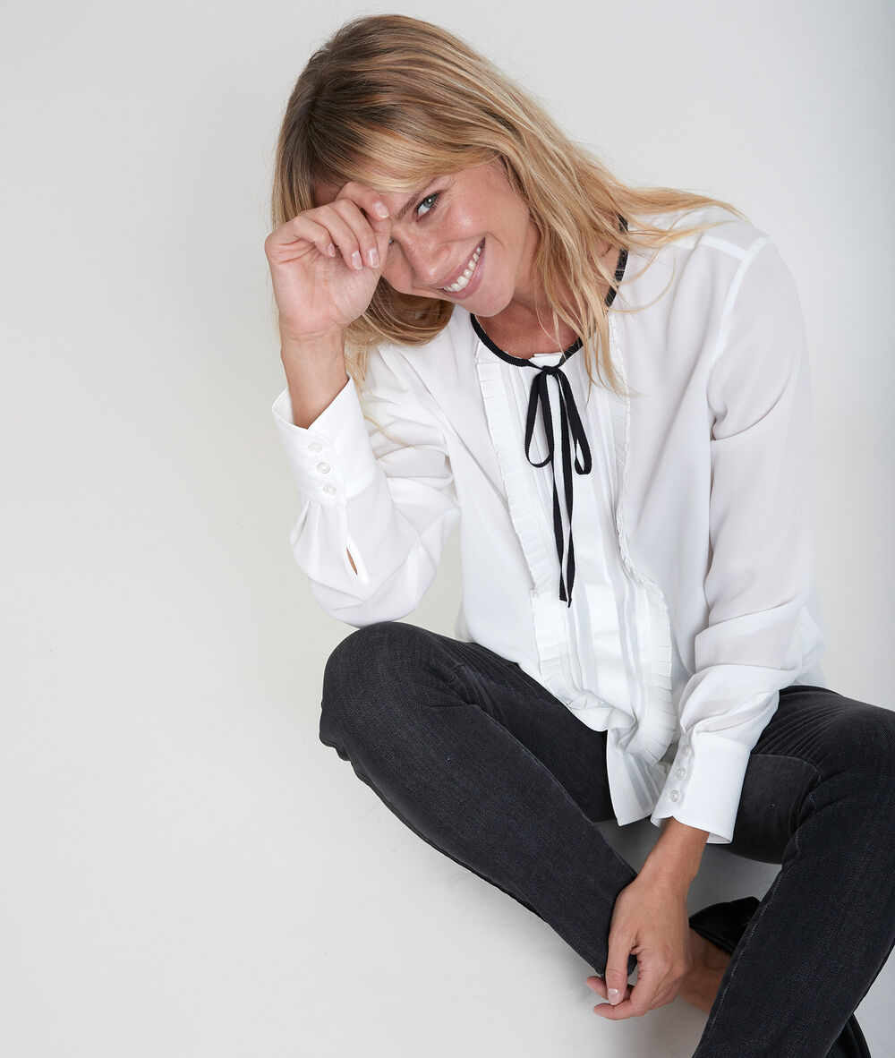 Blouse en polyester recyclé à plastron joséphine ecru.