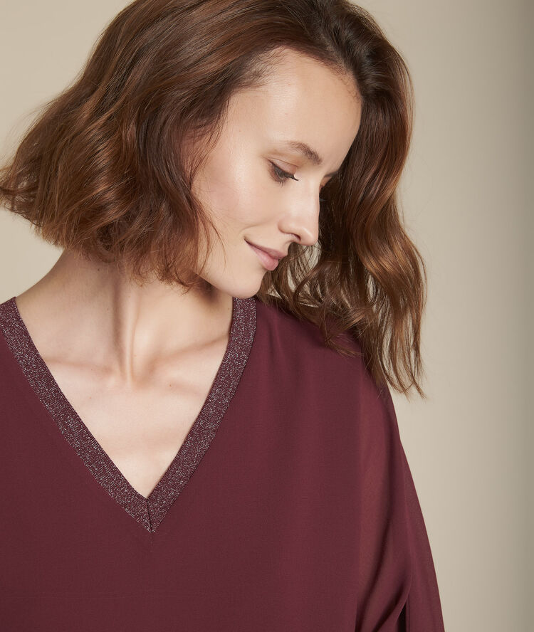 Blouse grenat col v brillant mara grenat.