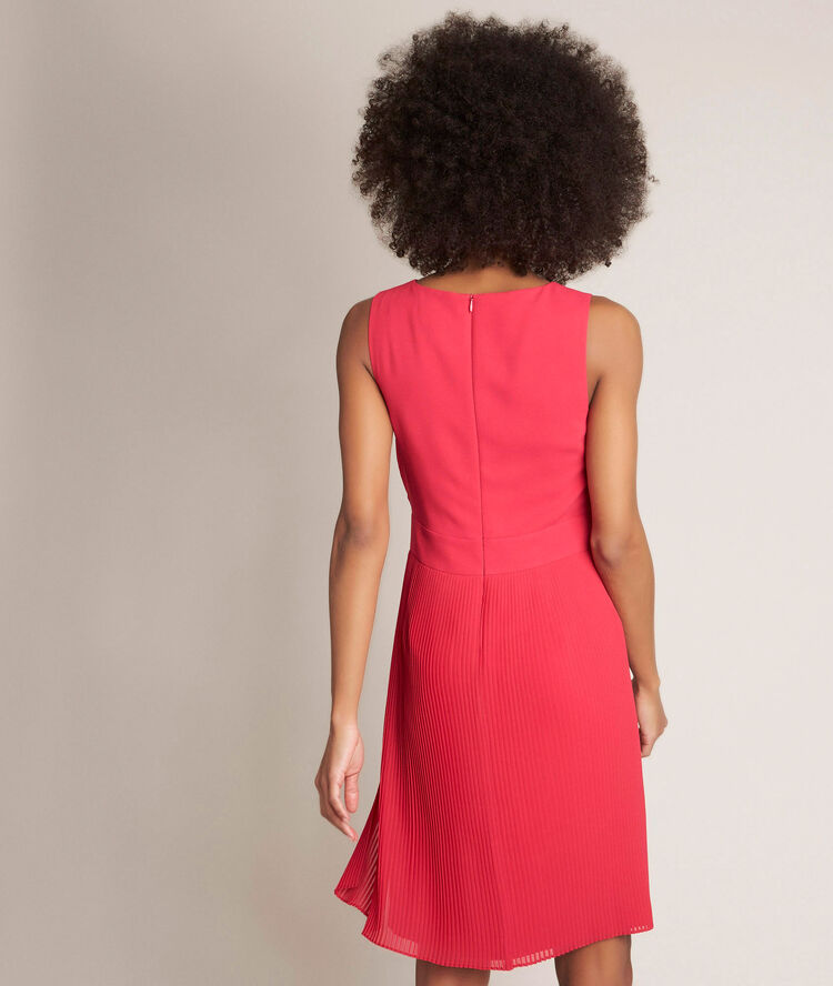 Robe plissée orlande fuchsia fonce.