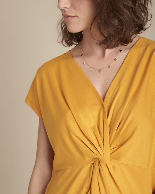 Tee-shirt jaune plis effet cache-cœur carine soleil.
