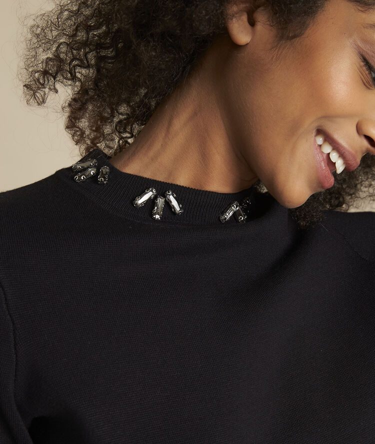 Pull col à strass fauve noir.