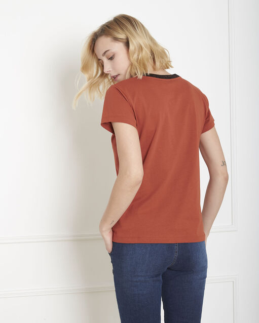 Tee-shirt acajou message poule sable.