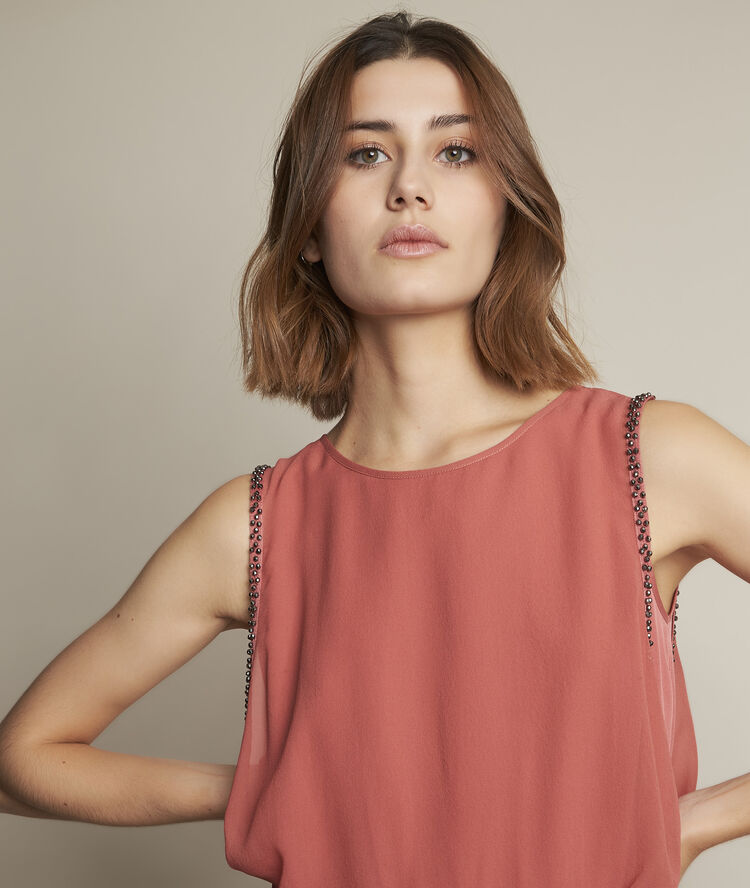 Robe en soie rose ode rose pale.