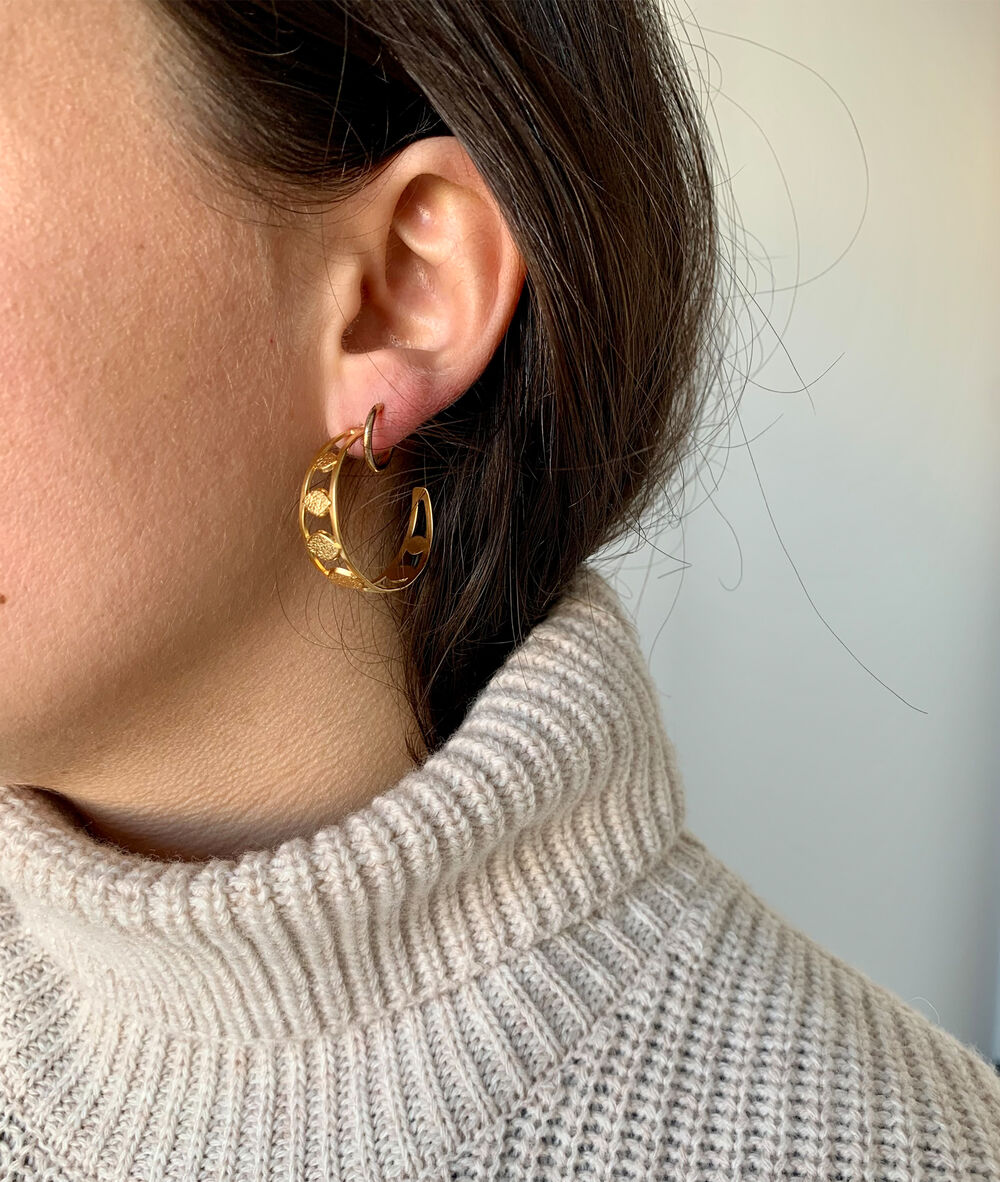 Boucles d'oreilles mini cr&eacute;oles p&eacute;tale or bijoux l&eacute;one.