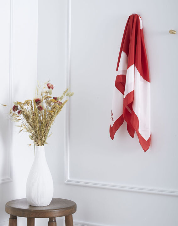 Carré de soie rouge imprimé floral Ollie | 1-2-3 Carré de soie rouge imprimé floral Ollie PhotoZ | 1-2-3