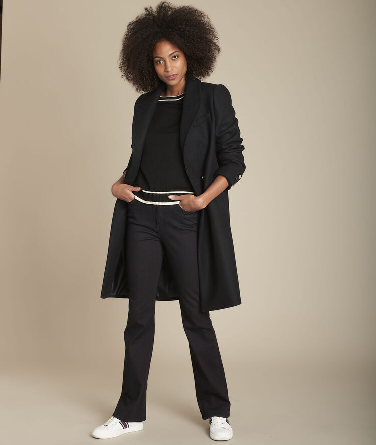 De klassieke zwarte bootcut jeans sabrina ciment.