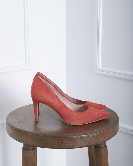 Escarpins corail effet velours kelly corail.