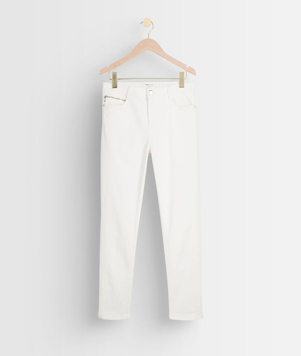 L'iconique slim jean satin de coton biologique écru sultan ecru.