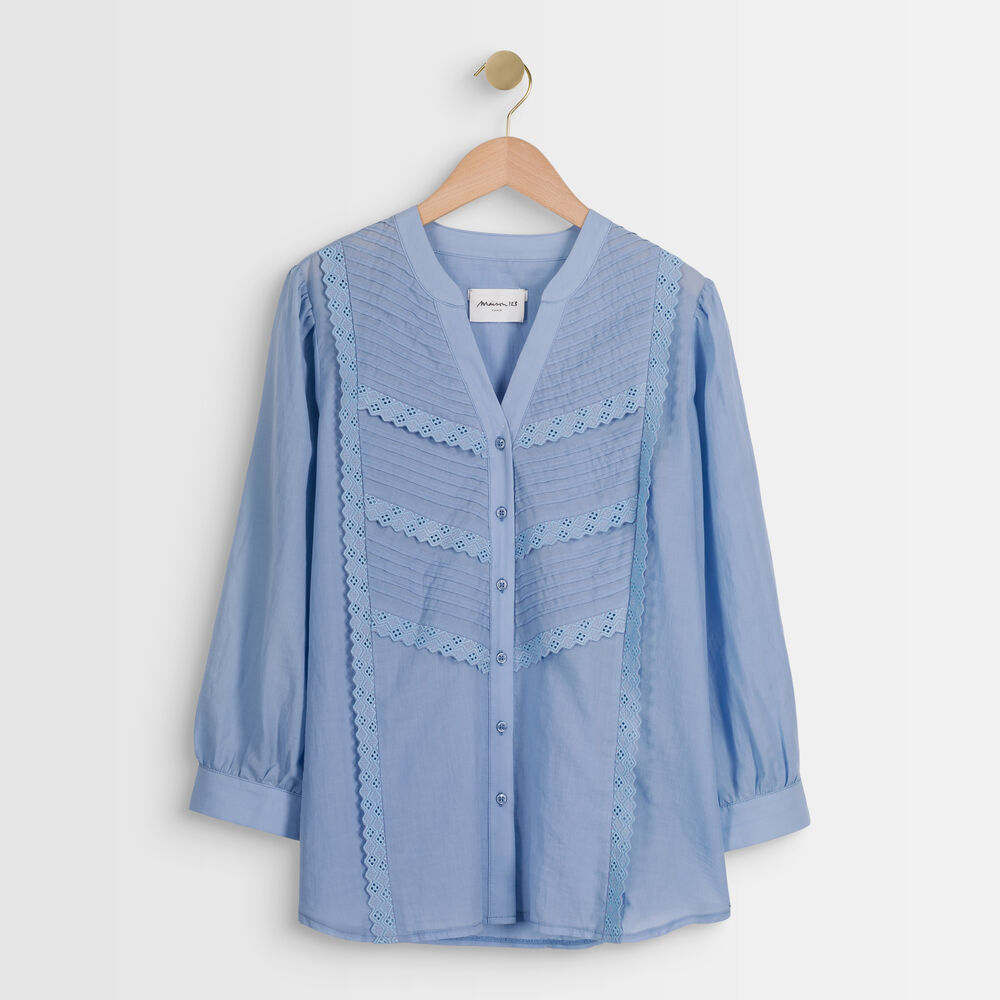 Blouse bleu ciel en dentelle thiago ciel.