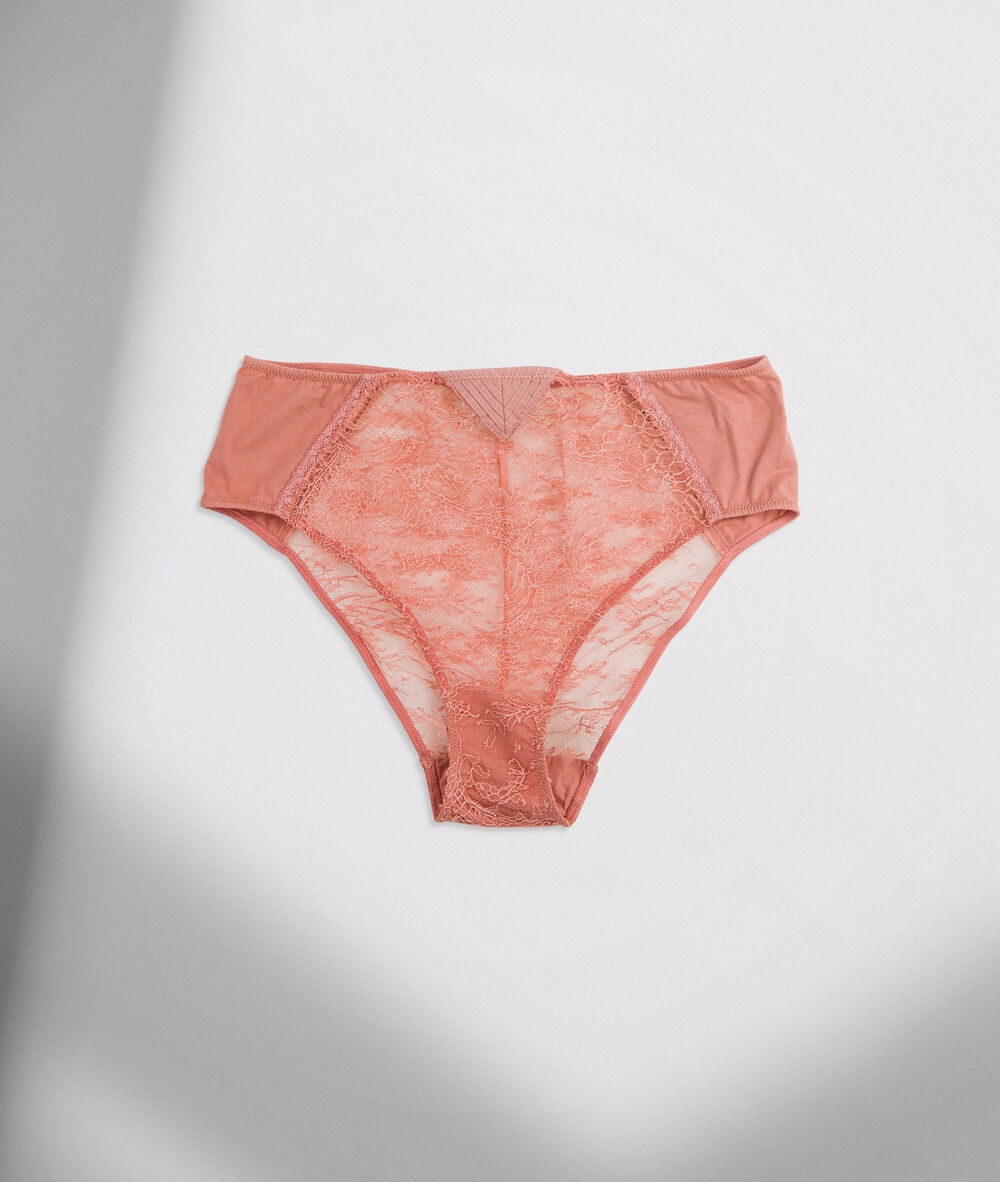 Culotte en dentelle de calais rose chloé make up.