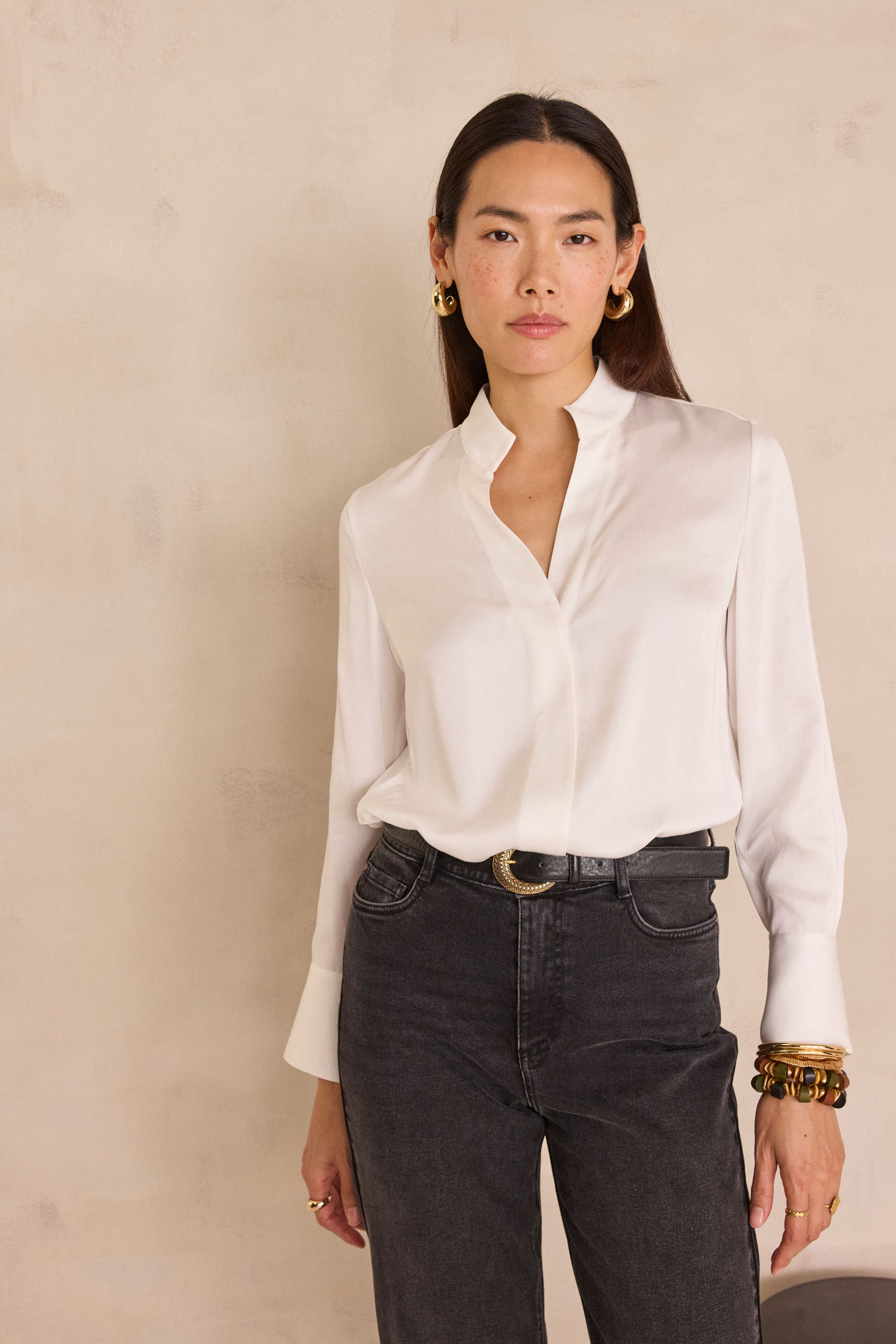 Chemise col V en satin BASILE